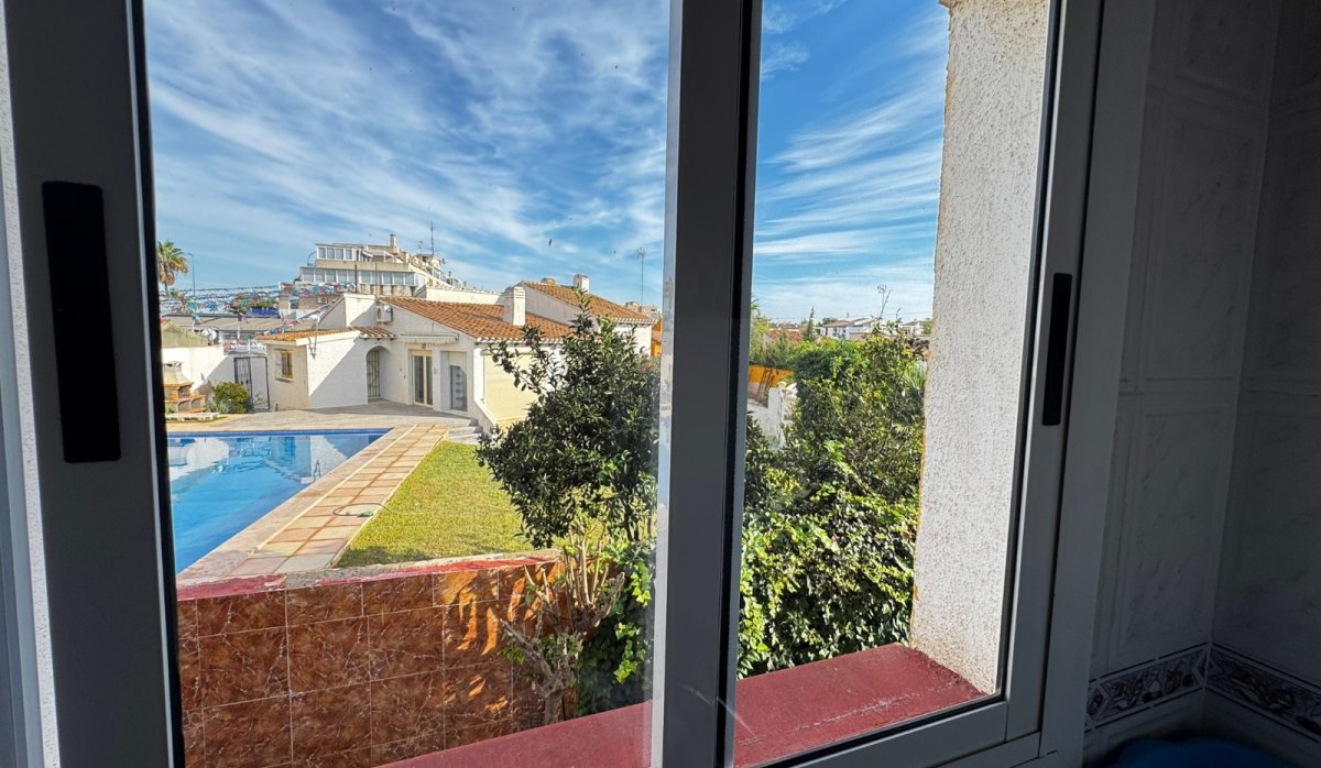 Resale - Villa - Punta Prima