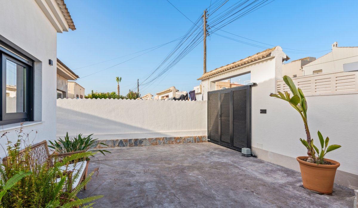 Resale - Villa - Torrevieja - El Chaparral