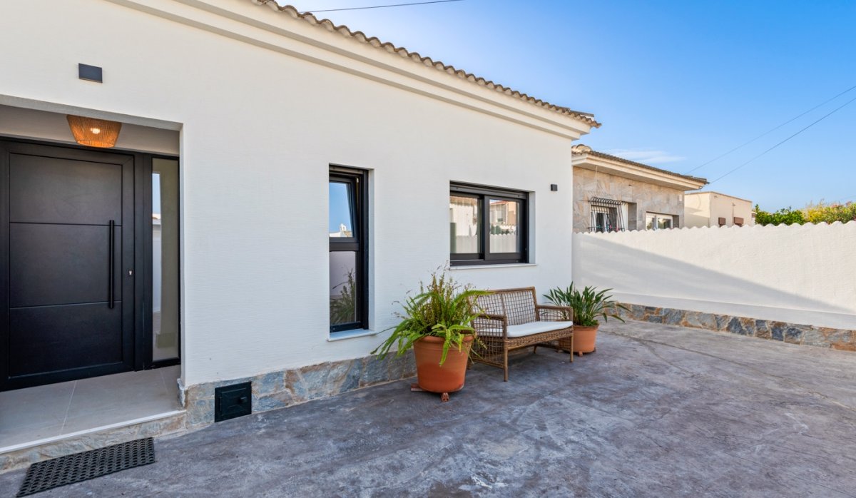 Resale - Villa - Torrevieja - El Chaparral