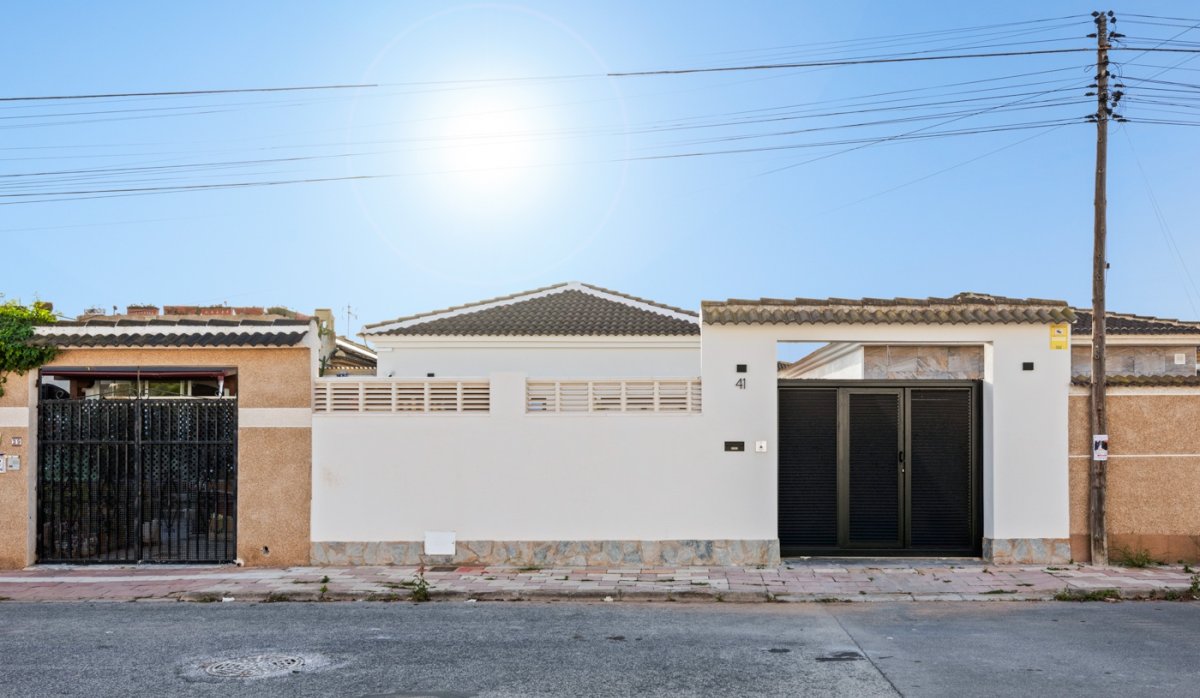 Resale - Villa - Torrevieja - El Chaparral