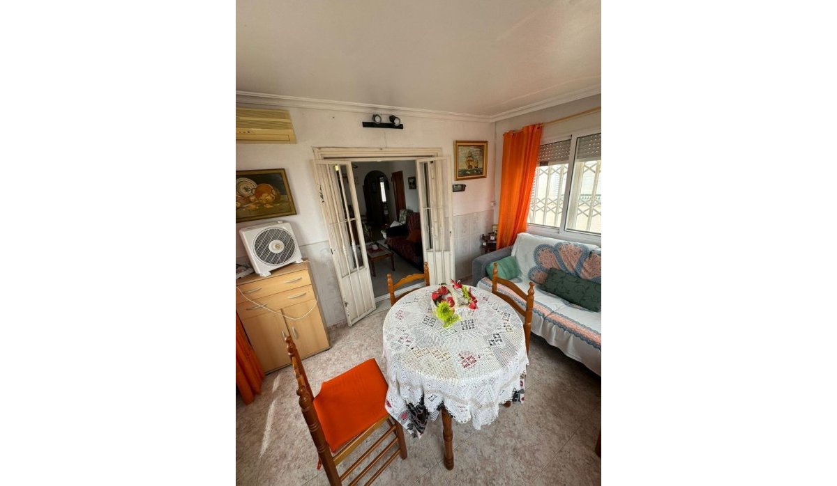 Resale - Apartment / flat - Torrevieja - La Mata