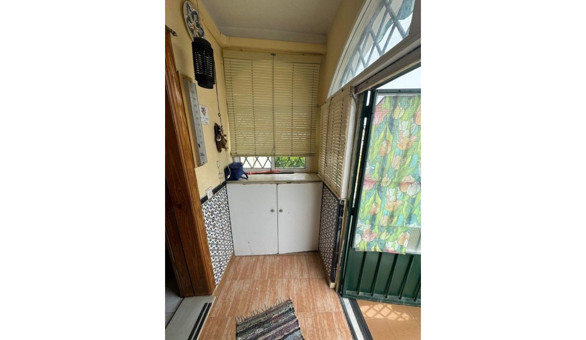 Resale - Apartment / flat - Torrevieja - La Mata