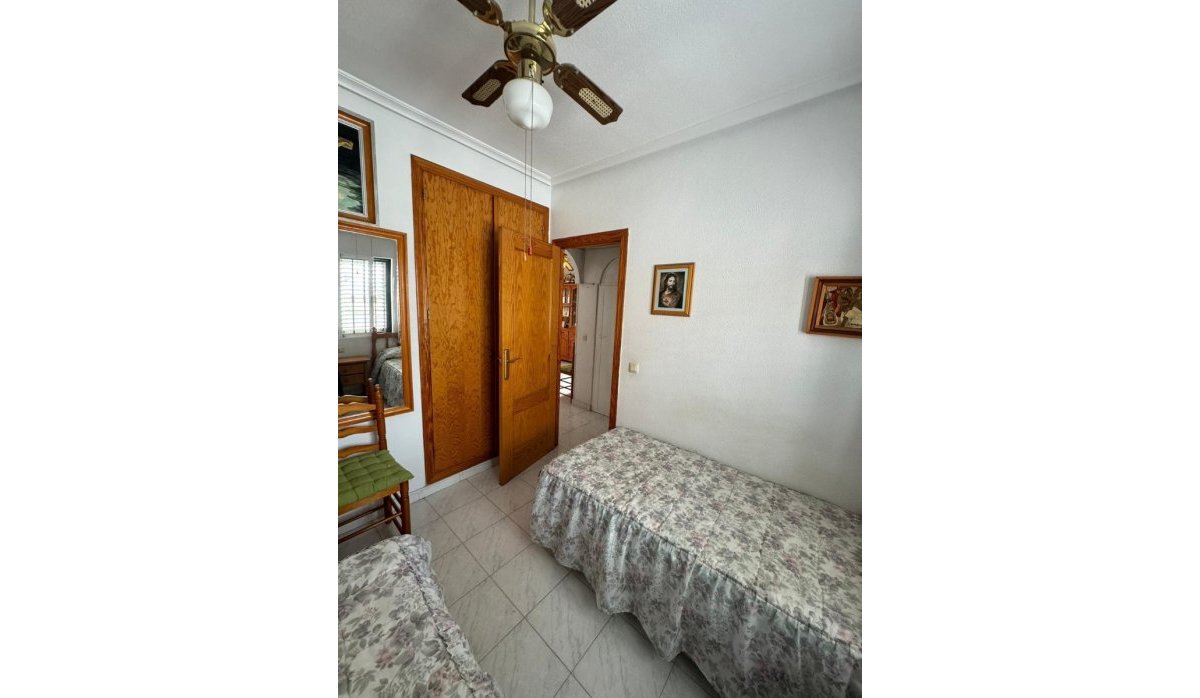 Resale - Apartment / flat - Torrevieja - La Mata