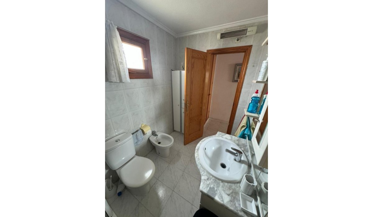 Resale - Apartment / flat - Torrevieja - La Mata