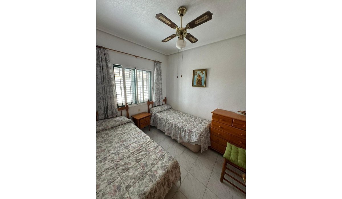 Resale - Apartment / flat - Torrevieja - La Mata