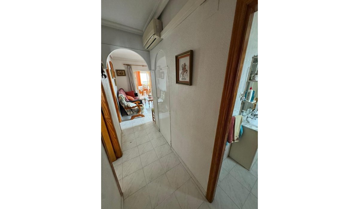 Resale - Apartment / flat - Torrevieja - La Mata