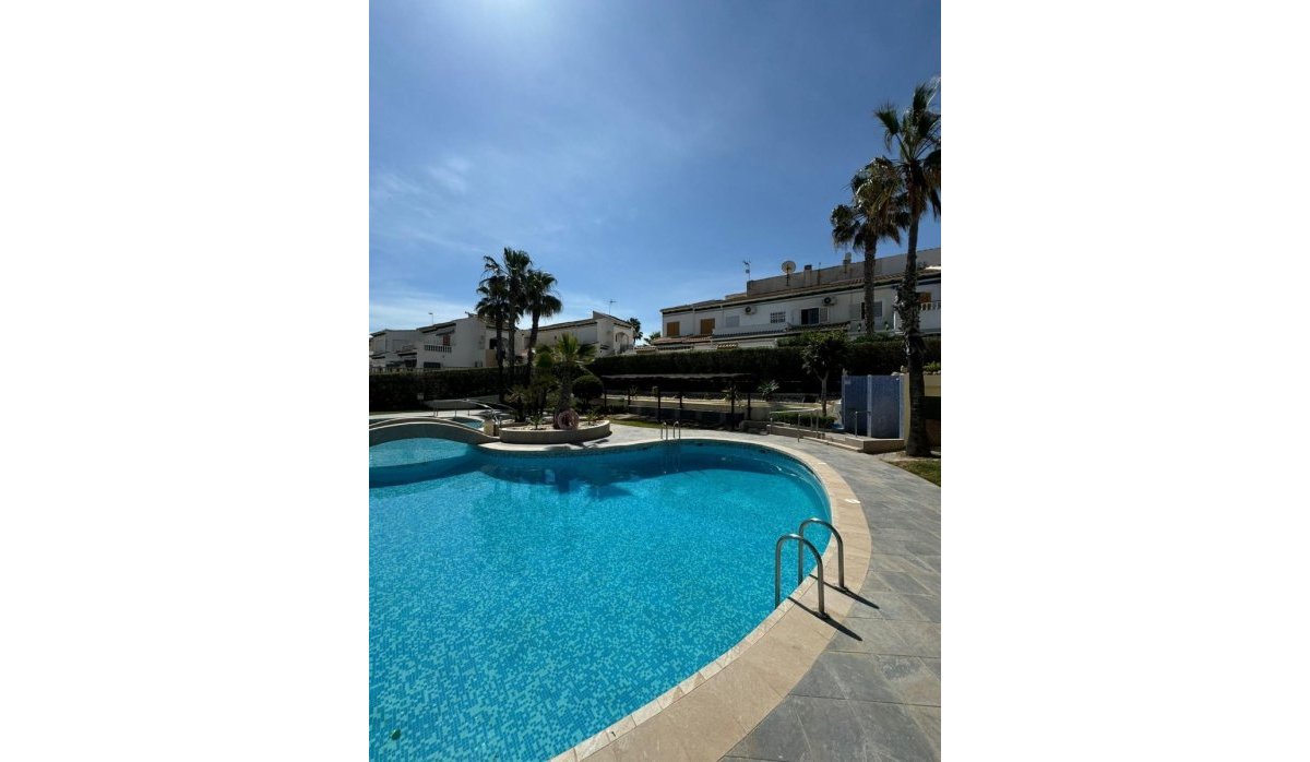 Resale - Apartment / flat - Torrevieja - La Mata