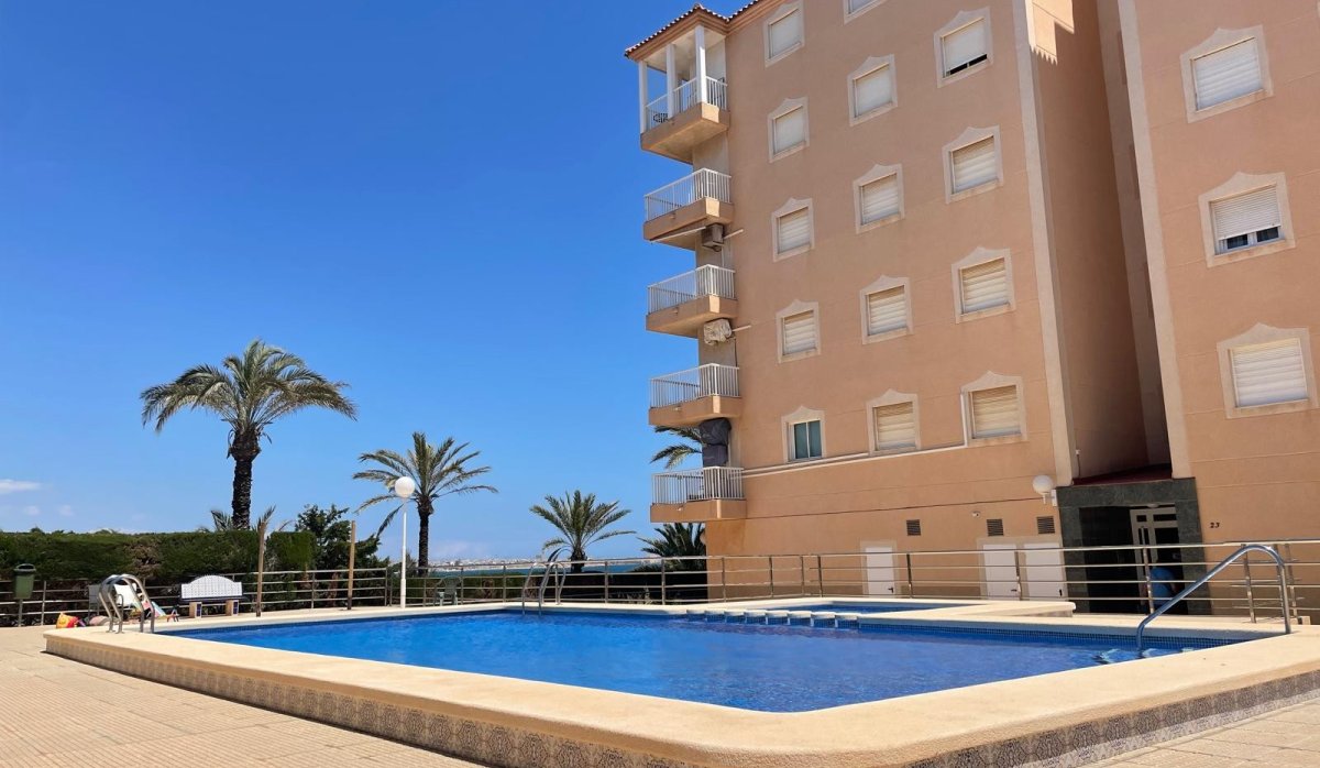 Resale - Apartment / flat - Punta Prima