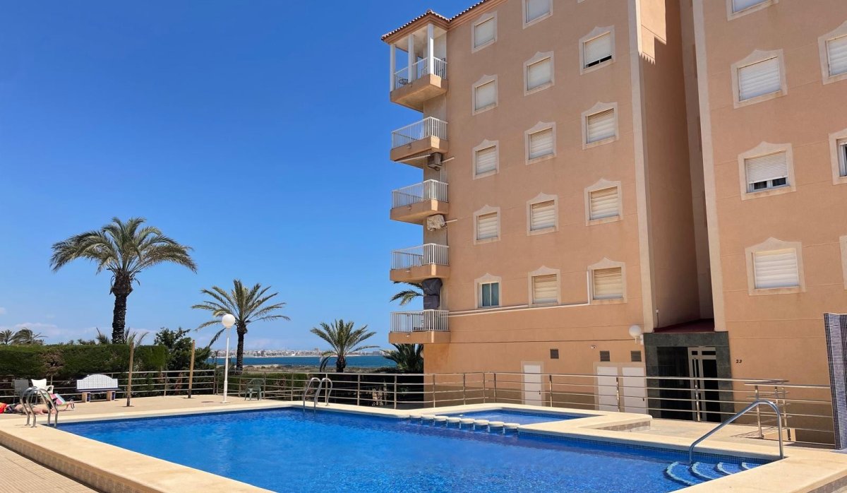 Resale - Apartment / flat - Punta Prima