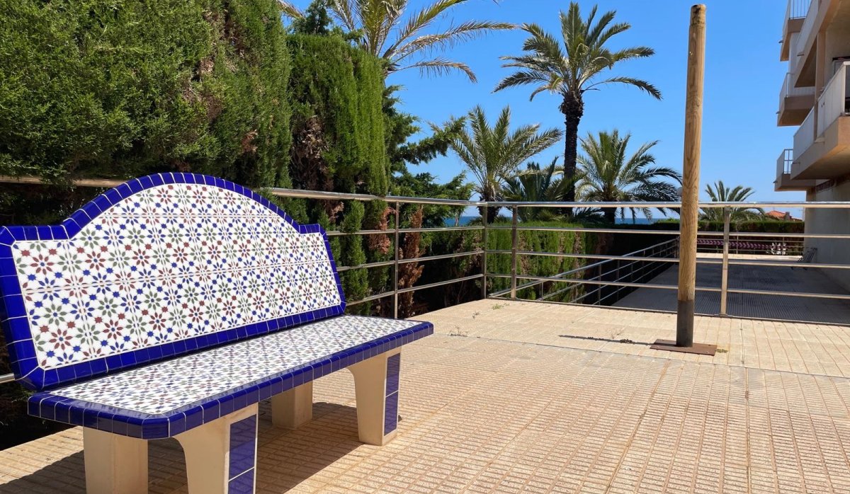 Resale - Apartment / flat - Punta Prima