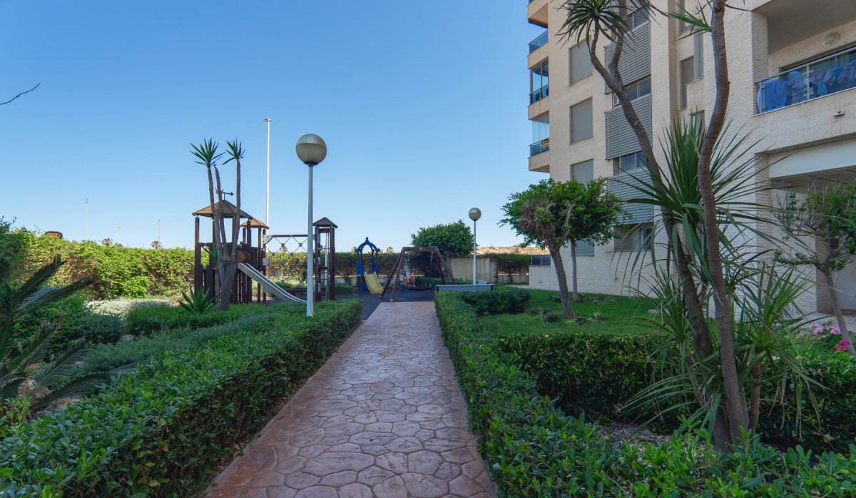 Resale - Apartment / flat - Guardamar del Segura - Puerto Deportivo